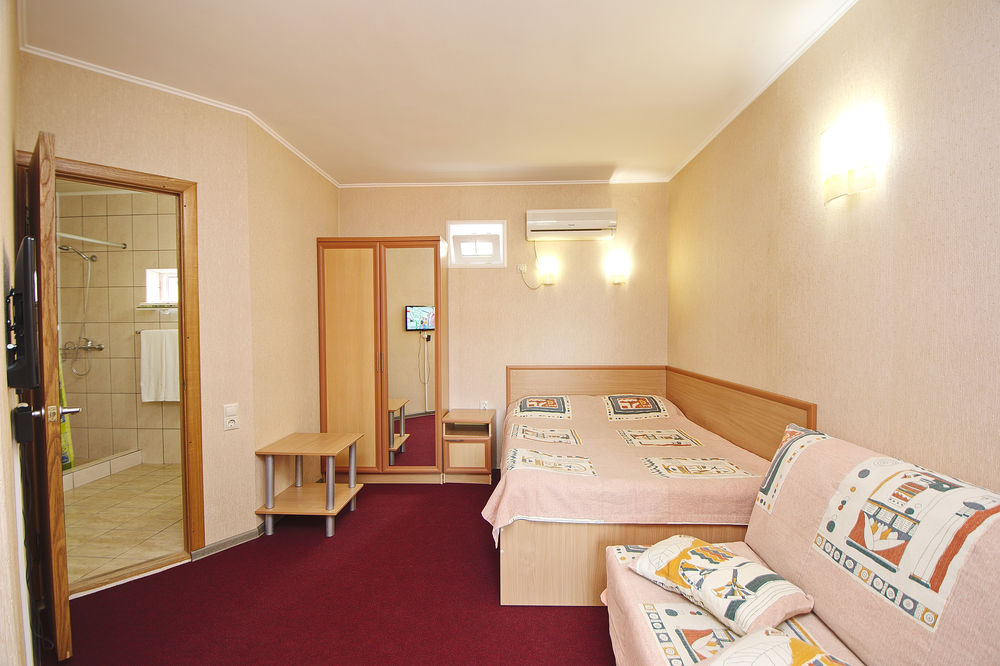 "Лотос" гостиница в Дивноморском "Лотос" гостиница в Дивноморском